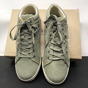 täōs Style “Top Star” Distressed Canvas Sneakers